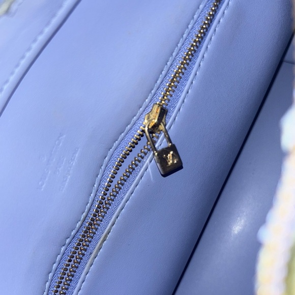 Louis Vuitton Light Sage Green Tote with Textured Leather and Structured Shape - Picture 16 of 17